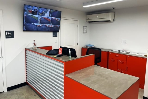 Facility photo: //images.sparefoot.com/medium/214230690cadb82f568.jpg