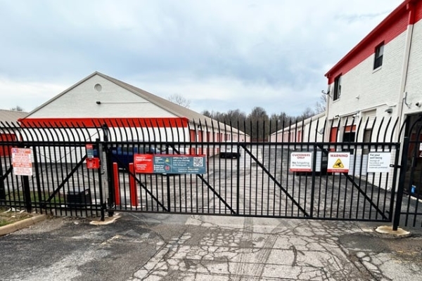 Facility photo: //images.sparefoot.com/medium/2142316878f60a54b8f.jpg