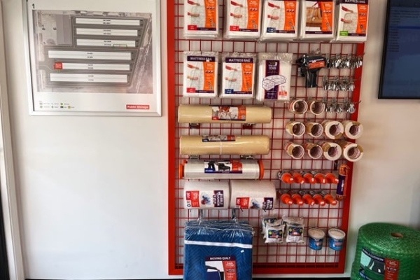 Facility photo: //images.sparefoot.com/medium/214232690b5b4f895f1.jpg