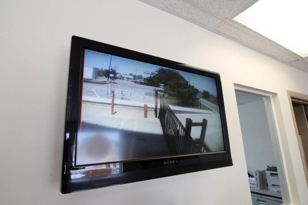 Facility photo: //images.sparefoot.com/medium/214233688f6021a1635.jpg