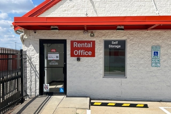 Storage Units at Public Storage - Bedford Park - 7000 S Cicero Ave - 7000 S Cicero Ave