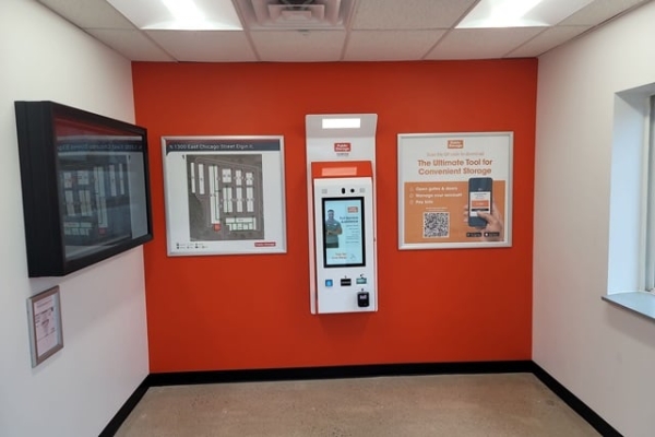Facility photo: //images.sparefoot.com/medium/214234689b3e37e3d49.jpg
