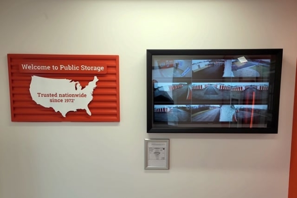 Facility photo: //images.sparefoot.com/medium/2142346910a48411fcd.jpg