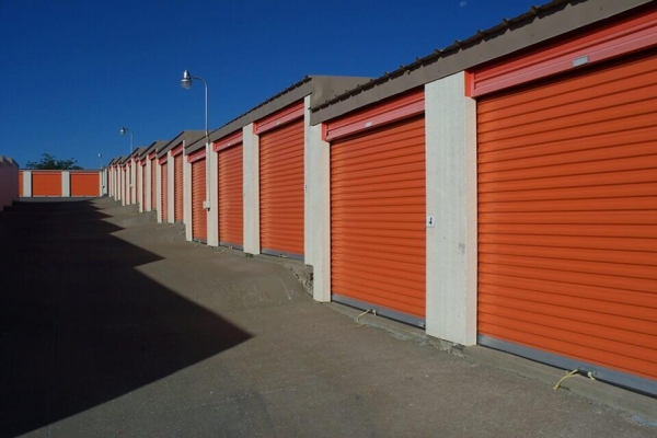 Facility photo: //images.sparefoot.com/medium/21423568a86db295c3f.jpg