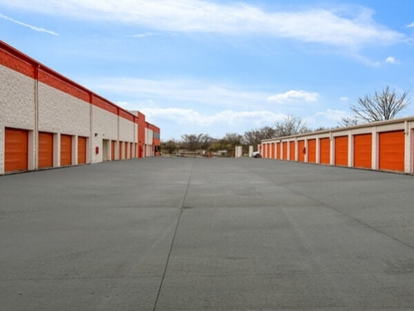 Facility photo: //images.sparefoot.com/medium/2142366877a5ad615b5.jpg