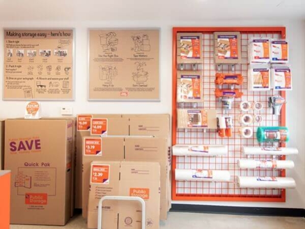 Facility photo: //images.sparefoot.com/medium/21423669455d4596d83.jpg