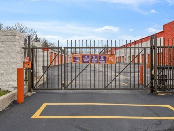 Facility photo: //images.sparefoot.com/medium/214236696b9b2867894.jpg