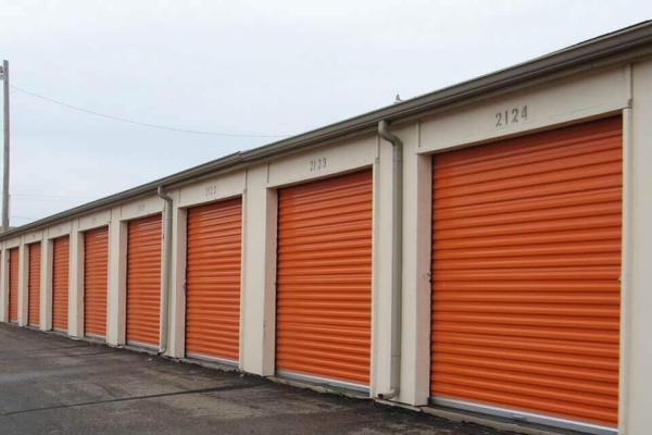 Facility photo: //images.sparefoot.com/medium/2142416877a57024f06.jpg