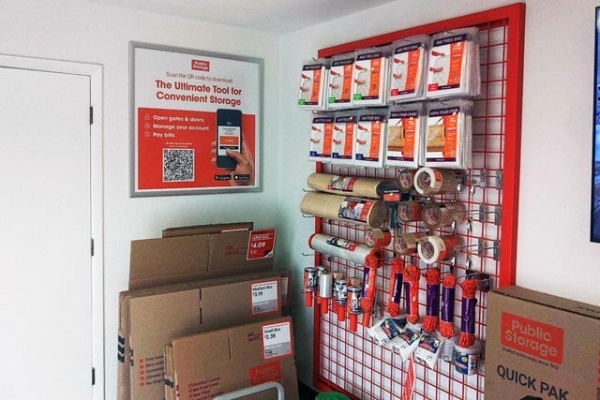 Facility photo: //images.sparefoot.com/medium/2142416877a5717081b.jpg