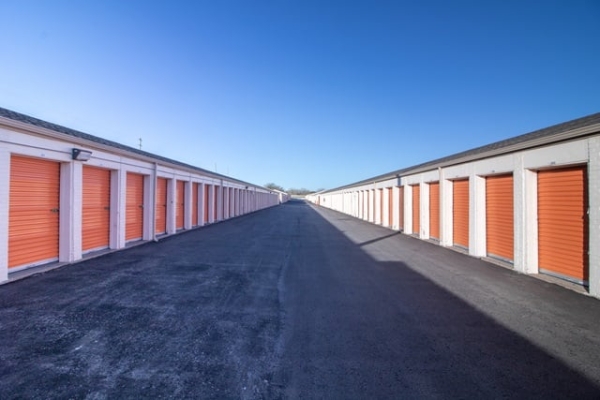 Facility photo: //images.sparefoot.com/medium/21424169f9f25c151c4.jpg