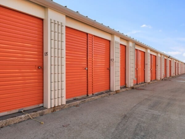 Facility photo: //images.sparefoot.com/medium/2142436890b22c65145.jpg
