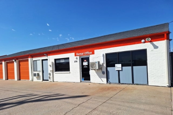 Storage Units at Public Storage - Wichita - 206 E MacArthur Road - 206 E MacArthur Road