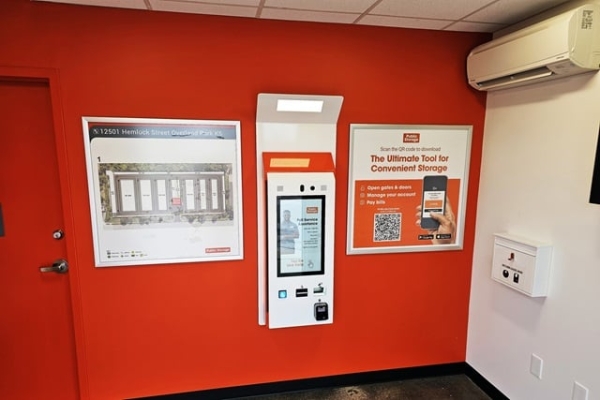 Facility photo: //images.sparefoot.com/medium/21424669440be14d64c.jpg