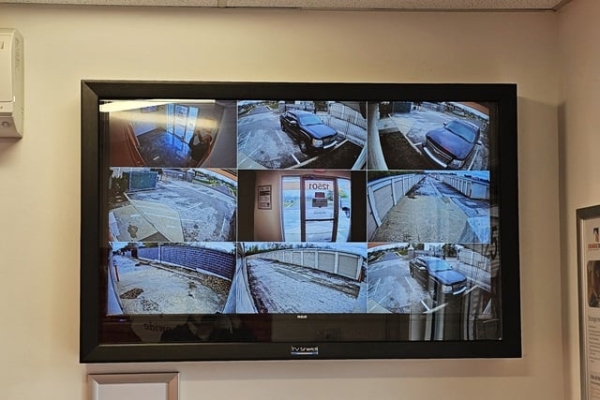 Facility photo: //images.sparefoot.com/medium/21424669440be23363a.jpg