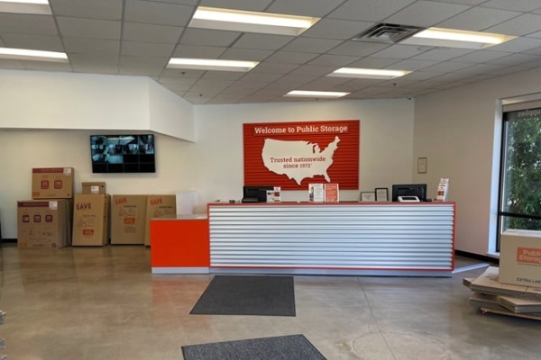 Facility photo: //images.sparefoot.com/medium/214254688e0e90002e2.jpg