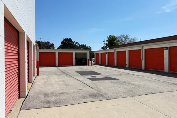 Facility photo: //images.sparefoot.com/medium/214254690607cce93e3.jpg