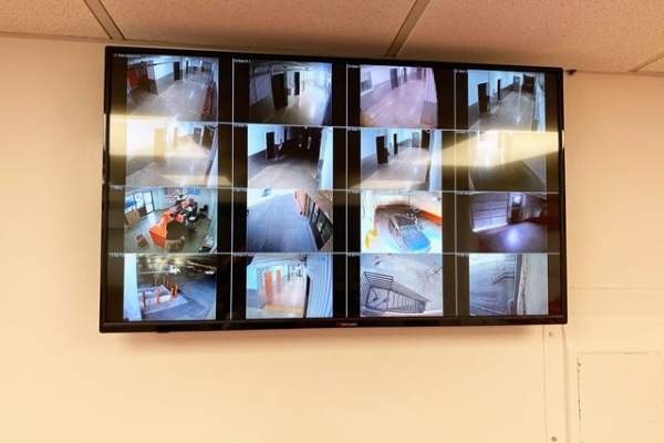Facility photo: //images.sparefoot.com/medium/214257688e0f392e041.jpg
