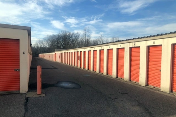 Facility photo: //images.sparefoot.com/medium/214258687b9b49280e3.jpg