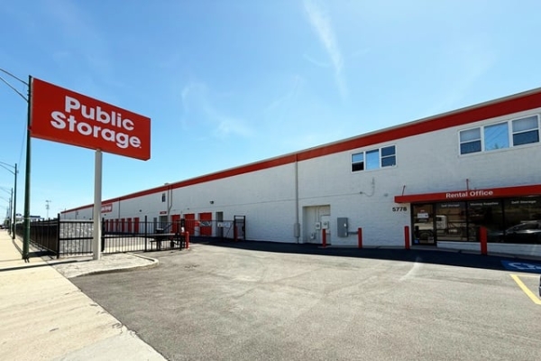 Facility photo: //images.sparefoot.com/medium/21426069f5fa359ac2b.jpg