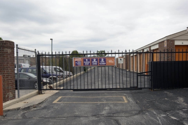 Facility photo: //images.sparefoot.com/medium/214262697b70b0bd456.jpg