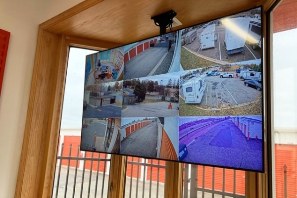 Facility photo: //images.sparefoot.com/medium/21426469820300ba691.jpg