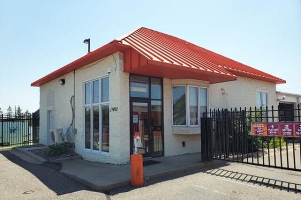 Facility photo: //images.sparefoot.com/medium/214264698f31ef06a2a.jpg