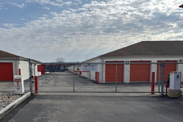 Facility photo: //images.sparefoot.com/medium/2142656883830f49b87.jpg