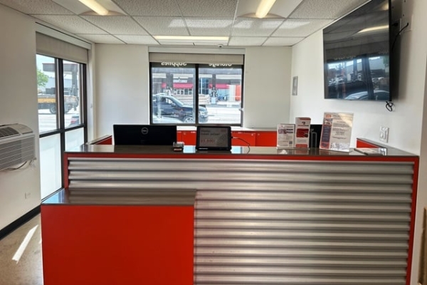 Facility photo: //images.sparefoot.com/medium/2142666877a59d9333b.jpg