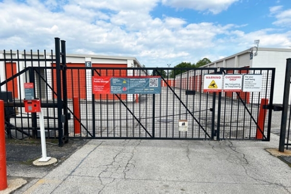 Facility photo: //images.sparefoot.com/medium/2142666956824513242.jpg