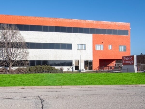 Facility photo: //images.sparefoot.com/medium/2142696963b226c7266.jpg