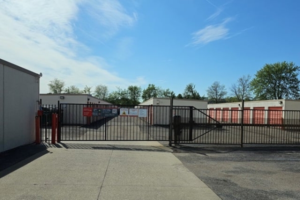Facility photo: //images.sparefoot.com/medium/2142736878f6ea38d84.jpg