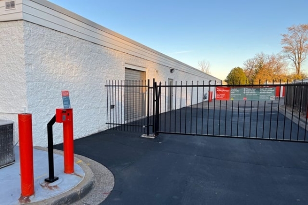 Facility photo: //images.sparefoot.com/medium/2142756963b28c65838.jpg