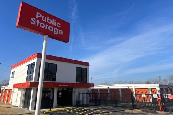 Facility photo: //images.sparefoot.com/medium/214276688e0f25bfbf2.jpg