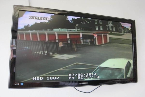 Facility photo: //images.sparefoot.com/medium/21427669568224bad9e.jpg