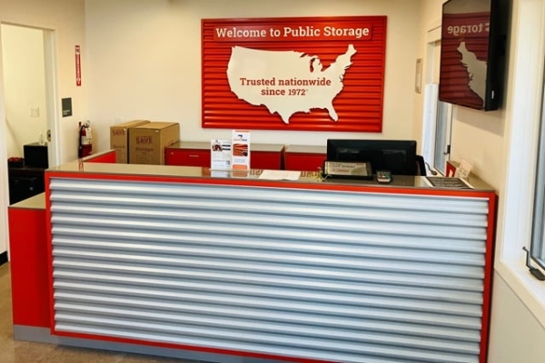 Facility photo: //images.sparefoot.com/medium/21427769f89bc48334f.jpg