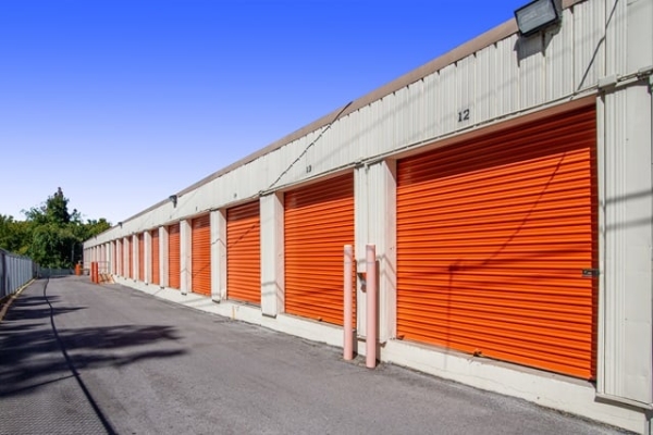 Facility photo: //images.sparefoot.com/medium/214278690607563bb23.jpg