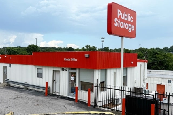 Facility photo: //images.sparefoot.com/medium/21427869f89c035462d.jpg