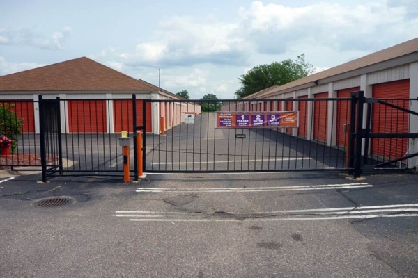 Facility photo: //images.sparefoot.com/medium/2142806991d44589c5e.jpg