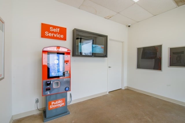 Facility photo: //images.sparefoot.com/medium/2142826877a585aae6d.jpg