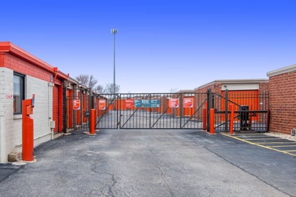 Facility photo: //images.sparefoot.com/medium/21428269f5fa5da7040.jpg