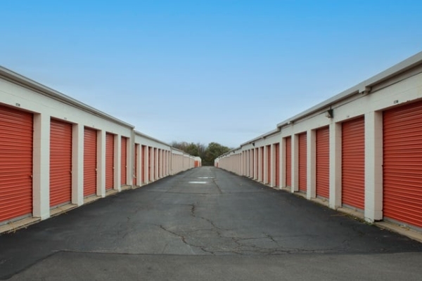 Storage Units at Public Storage - Arlington Heights - 903 E Algonquin Road - 903 E Algonquin Road