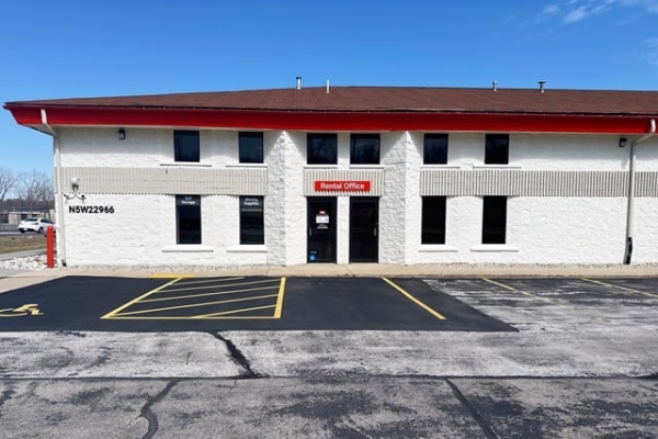 Facility photo: //images.sparefoot.com/medium/2142846883829de9ca9.jpg