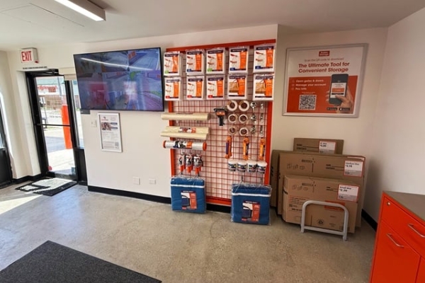 Facility photo: //images.sparefoot.com/medium/21428569304639aacb1.jpg