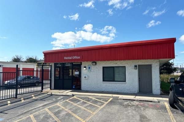 Facility photo: //images.sparefoot.com/medium/2142876877a5a36f4c0.jpg