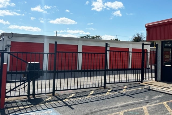 Facility photo: //images.sparefoot.com/medium/2142876877a5a722f63.jpg