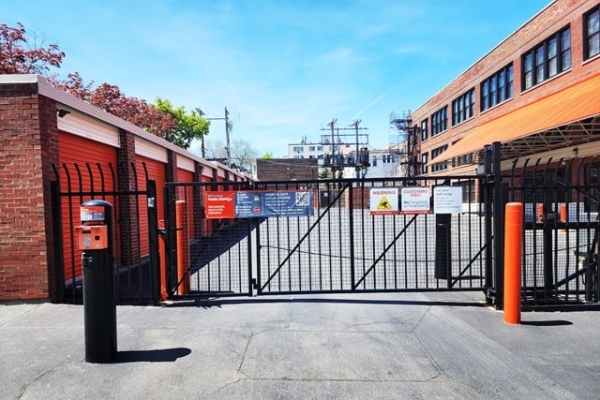Storage Units at Public Storage - Chicago - 2101 W Howard Street - 2101 W Howard Street