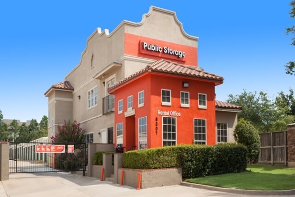 Facility photo: //images.sparefoot.com/medium/2142896970e32d95841.jpg