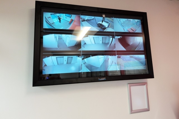 Facility photo: //images.sparefoot.com/medium/214290698b3cc6ba143.jpg