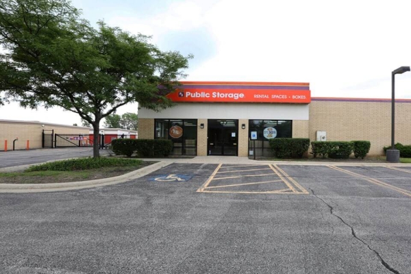 Facility photo: //images.sparefoot.com/medium/214291687e3c3e8ac55.jpg