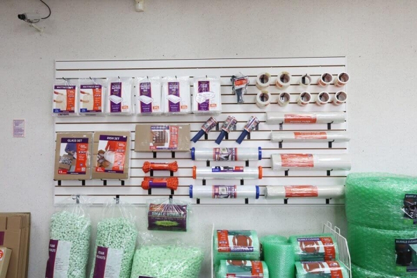 Facility photo: //images.sparefoot.com/medium/214291688a1a6297e89.jpg
